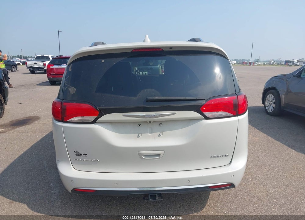 2017 CHRYSLER PACIFICA LIMITED VIN: 2C4RC1GG2HR597788
