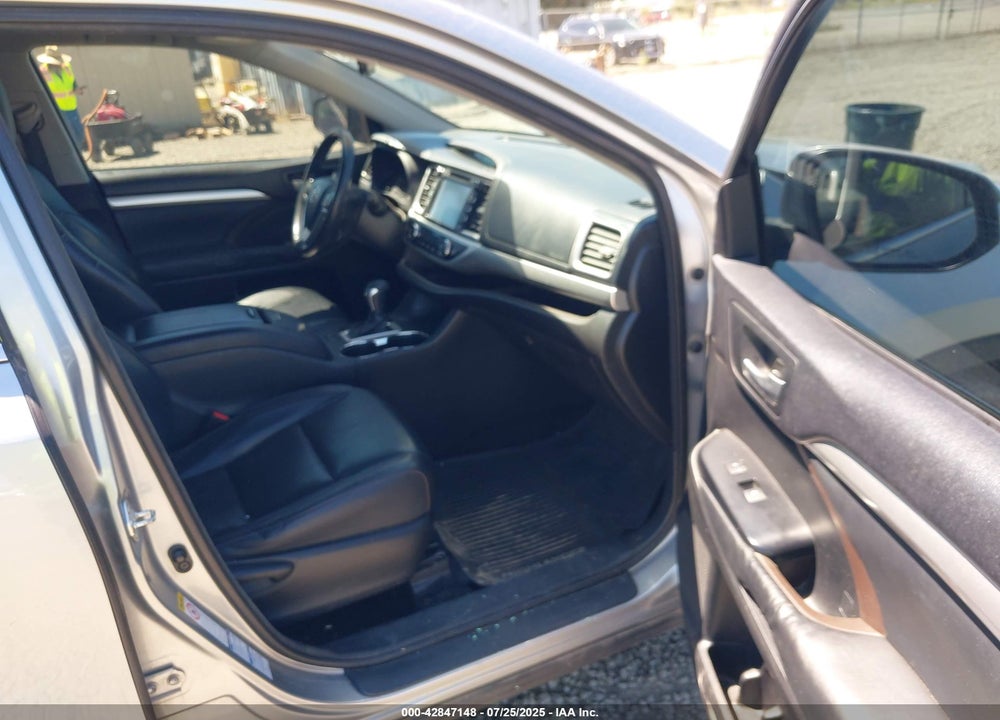 2014 TOYOTA HIGHLANDER VIN: 5TDJKRFH5ES064233