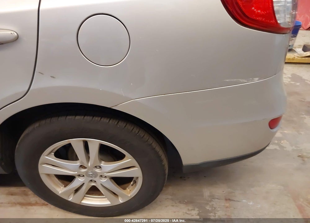 2011 HYUNDAI SANTA FE SE VIN: 5XYZHDAG2BG062645