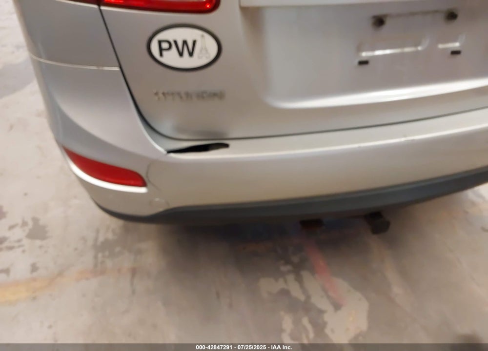 2011 HYUNDAI SANTA FE SE VIN: 5XYZHDAG2BG062645