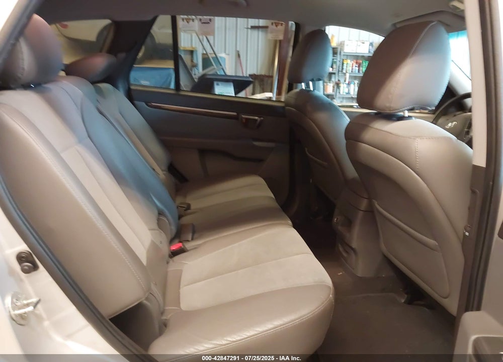 2011 HYUNDAI SANTA FE SE VIN: 5XYZHDAG2BG062645