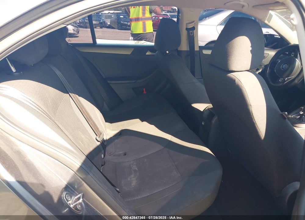 2015 VOLKSWAGEN JETTA VIN: 3VWD17AJ0FM230803