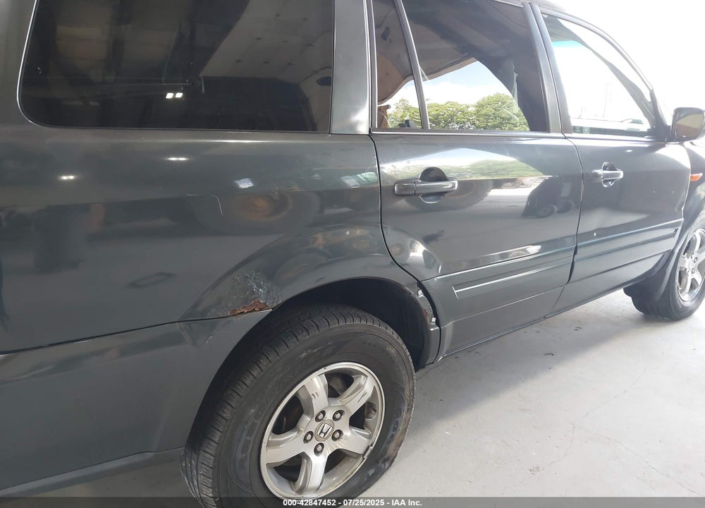 2006 HONDA PILOT VIN: 2HKYF18536H527727