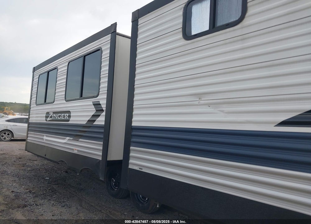 2021 CROSSROADS ZINGER 331BH VIN: 4YDT3312XMS372989