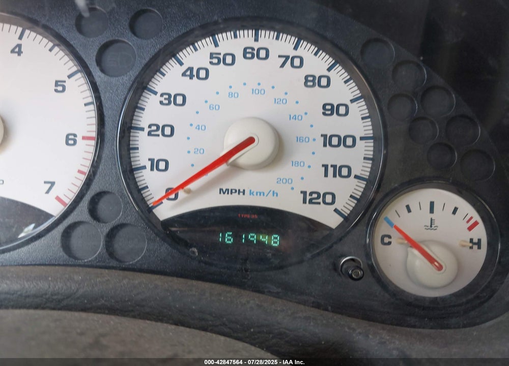 2003 JEEP LIBERTY VIN: 1J4GK48K33W575212