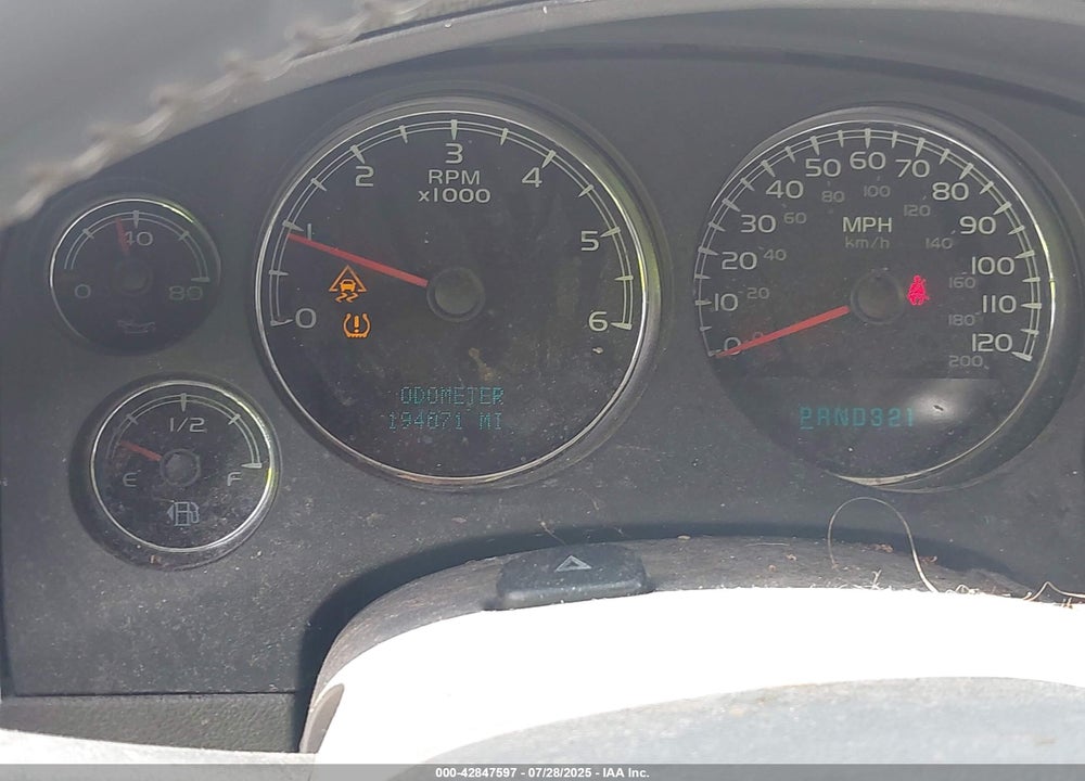 2007 CHEVROLET SUBURBAN 1500 VIN: 3GNFC16007G175621