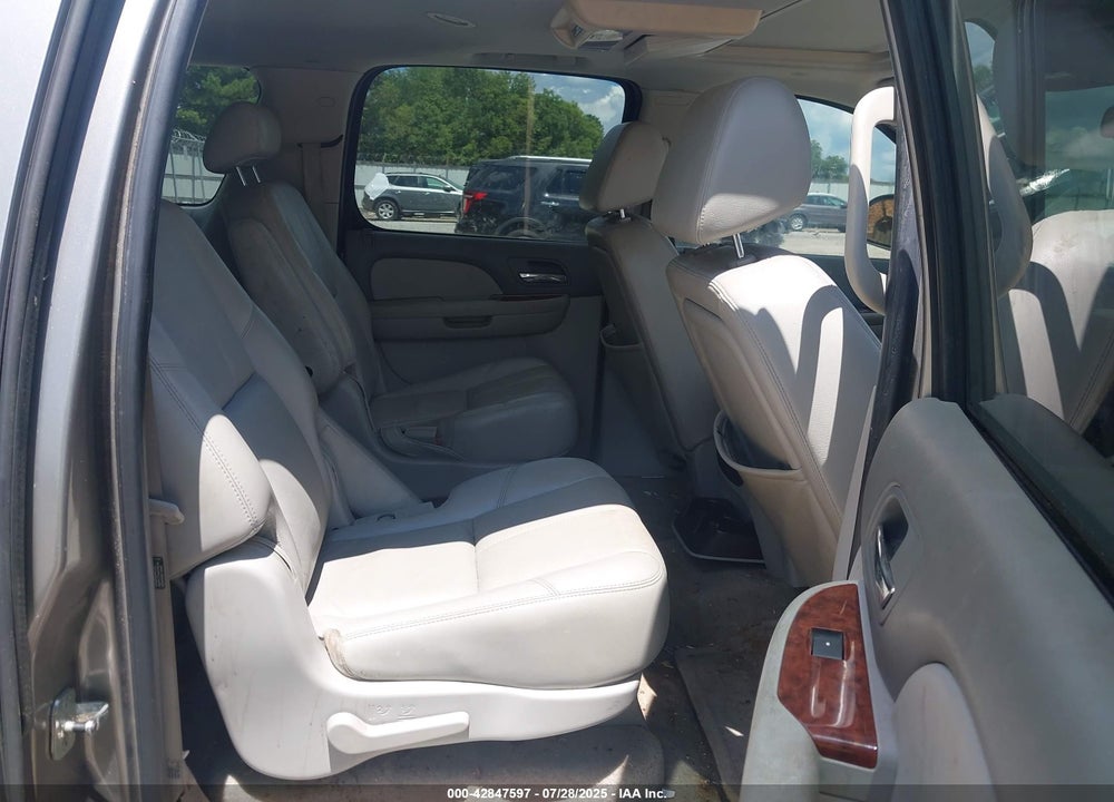 2007 CHEVROLET SUBURBAN 1500 VIN: 3GNFC16007G175621