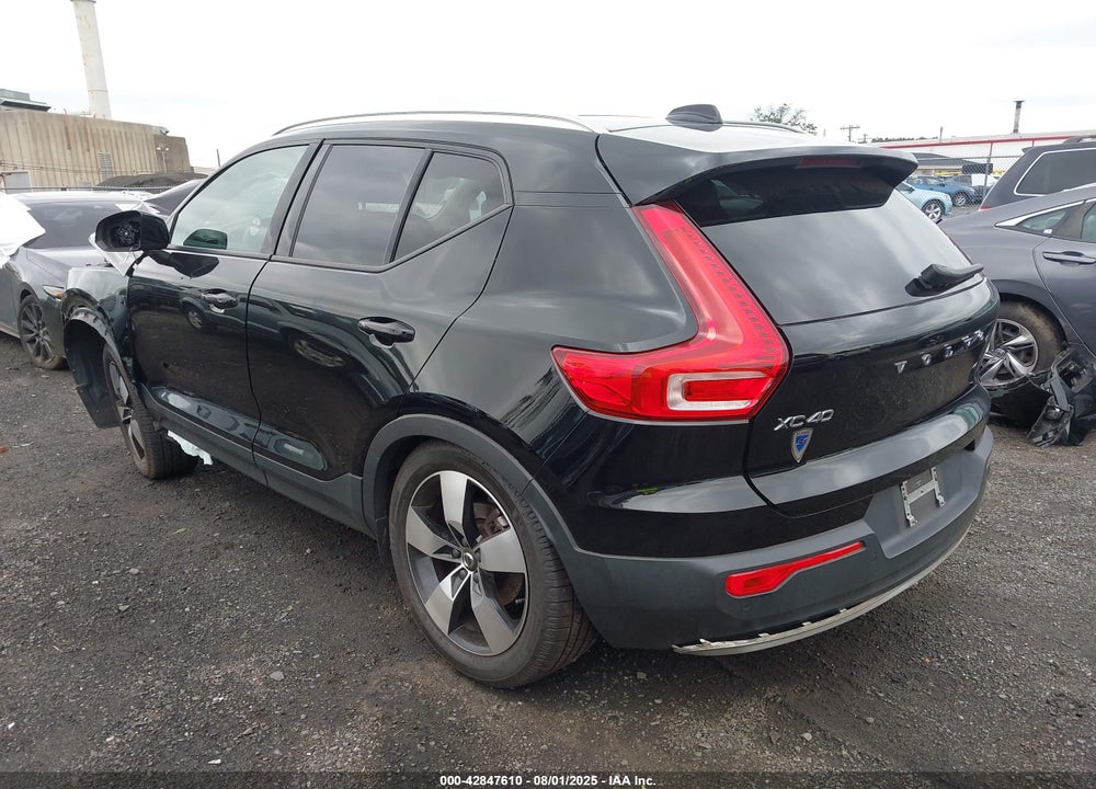 2021 VOLVO XC40 VIN: YV4162UK9M2432149