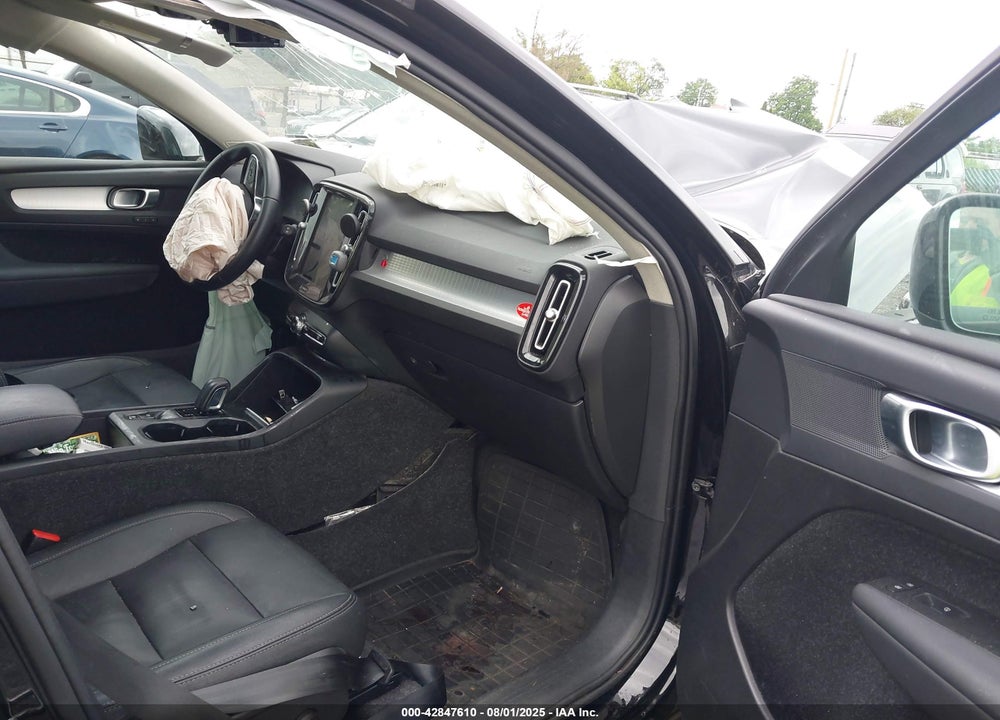 2021 VOLVO XC40 VIN: YV4162UK9M2432149