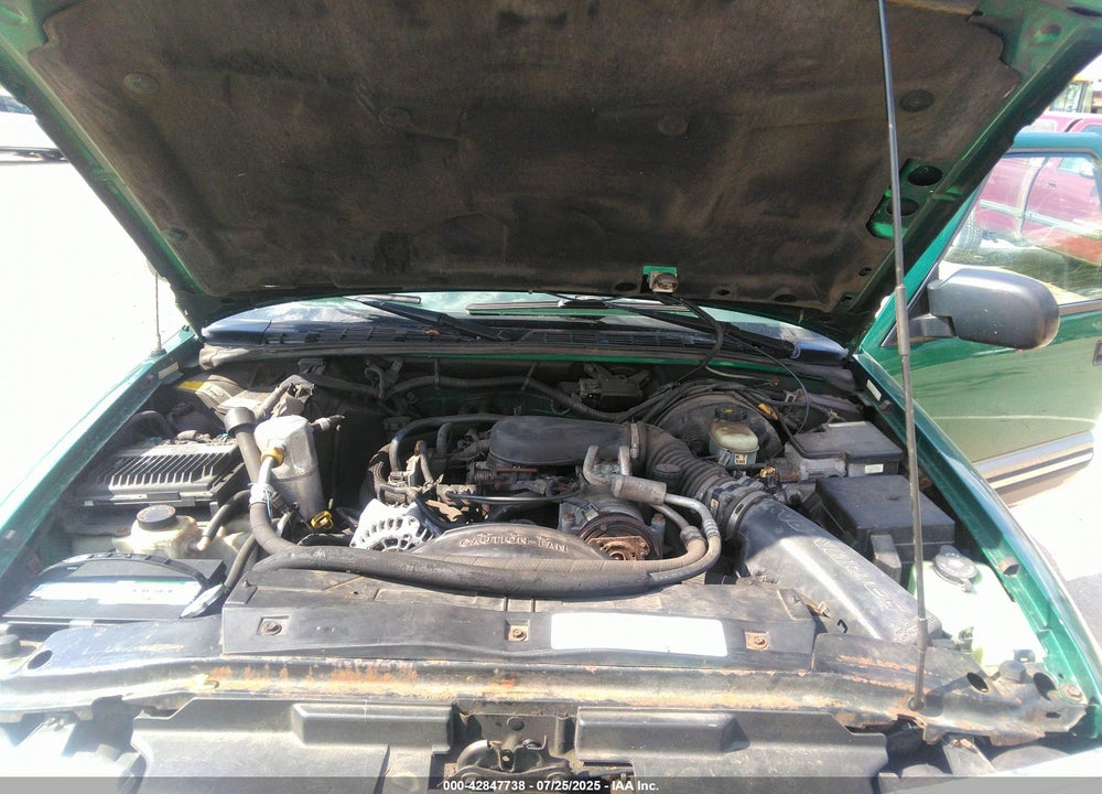1999 CHEVROLET BLAZER LS VIN: 1GNDT13W3X2137471