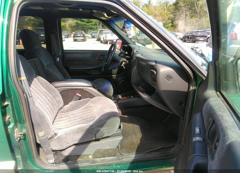 1999 CHEVROLET BLAZER LS VIN: 1GNDT13W3X2137471