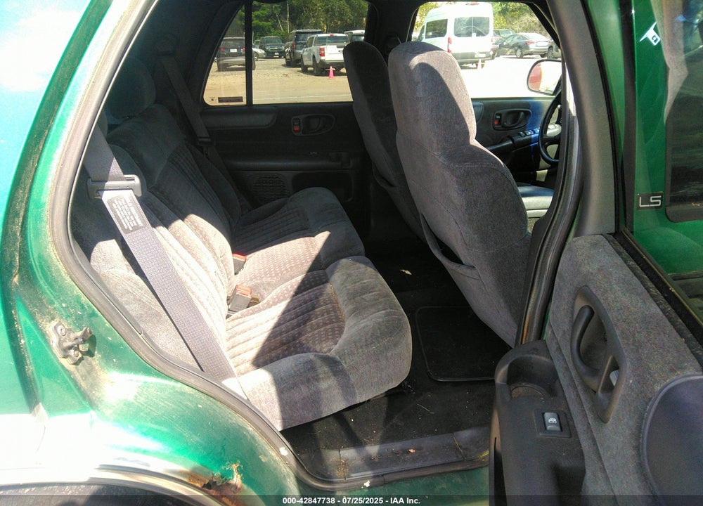 1999 CHEVROLET BLAZER LS VIN: 1GNDT13W3X2137471