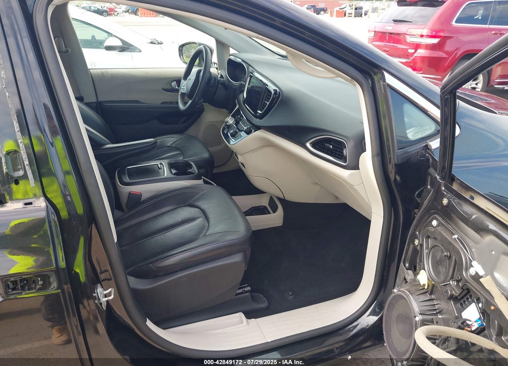 2022 CHRYSLER PACIFICA TOURING L VIN: 2C4RC1BG7NR162574