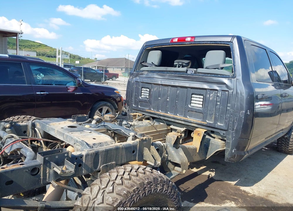 2018 RAM 3500 TRADESMAN  4X4 8' BOX VIN: 3C63RRGL9JG422392