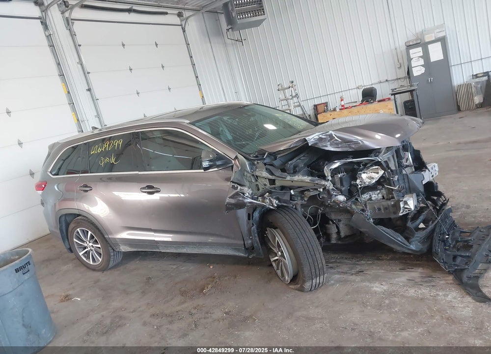 2019 TOYOTA HIGHLANDER VIN: 5TDJZRFH1KS578359