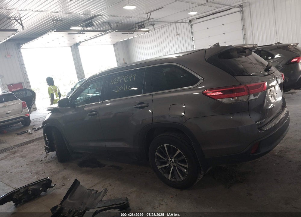2019 TOYOTA HIGHLANDER VIN: 5TDJZRFH1KS578359