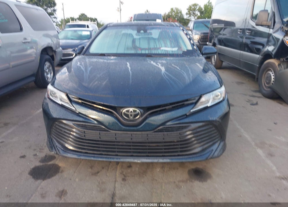 2018 TOYOTA CAMRY LE VIN: 4T1B11HK2JU647720