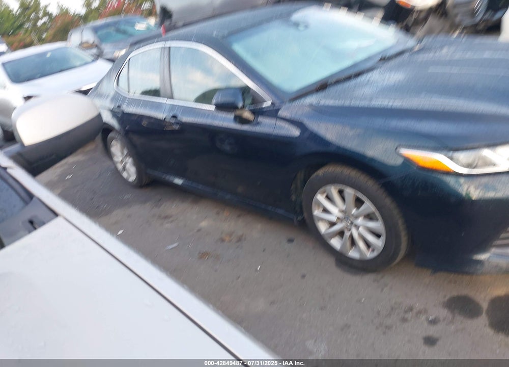 2018 TOYOTA CAMRY LE VIN: 4T1B11HK2JU647720