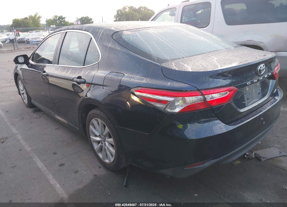 2018 TOYOTA CAMRY LE VIN: 4T1B11HK2JU647720