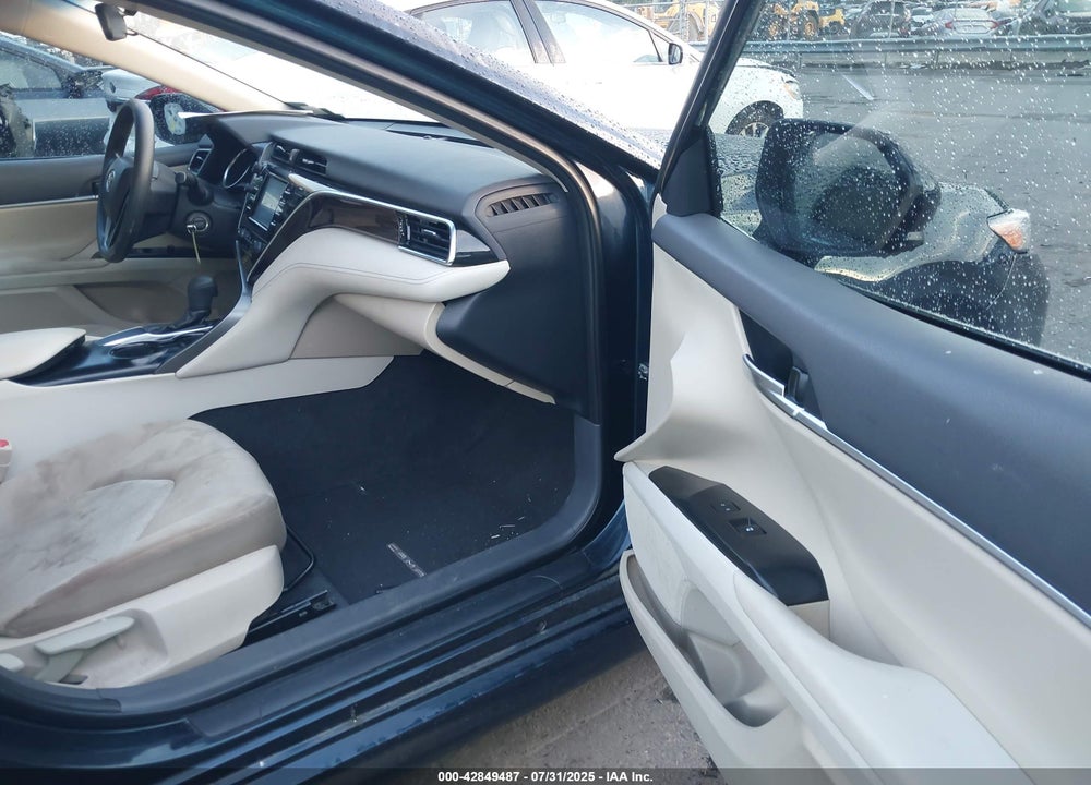 2018 TOYOTA CAMRY LE VIN: 4T1B11HK2JU647720