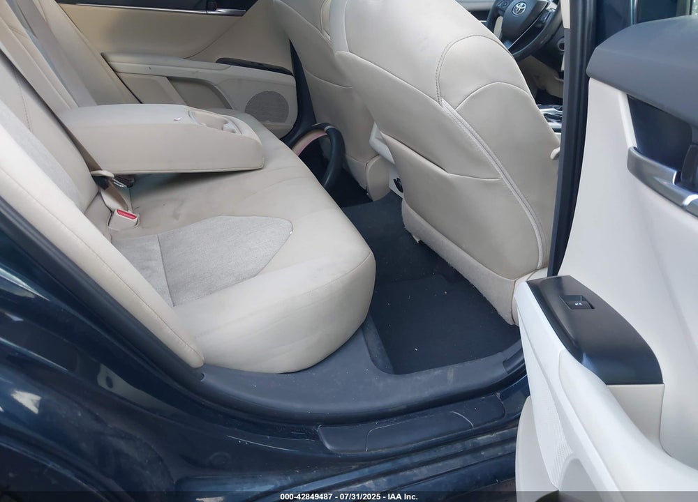 2018 TOYOTA CAMRY LE VIN: 4T1B11HK2JU647720