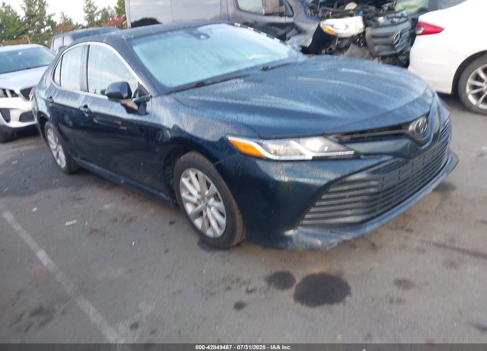 2018 TOYOTA CAMRY LE VIN: 4T1B11HK2JU647720