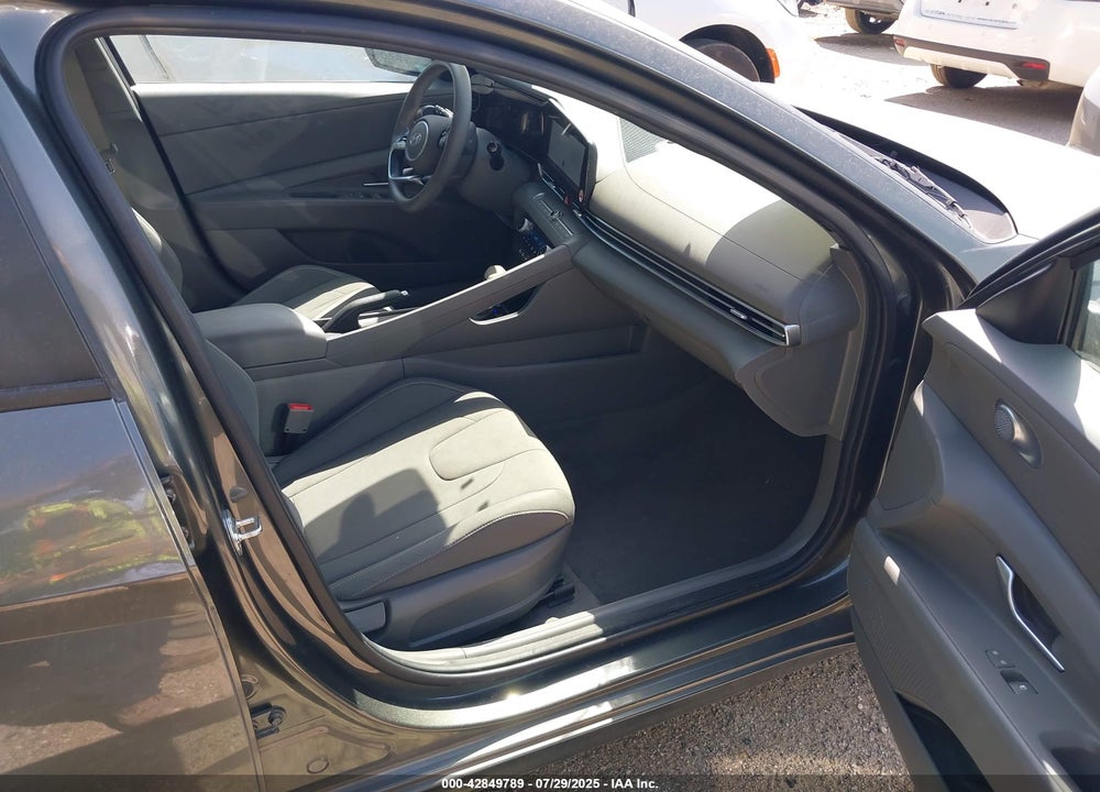 2024 HYUNDAI ELANTRA VIN: KMHLM4DG2RU820873