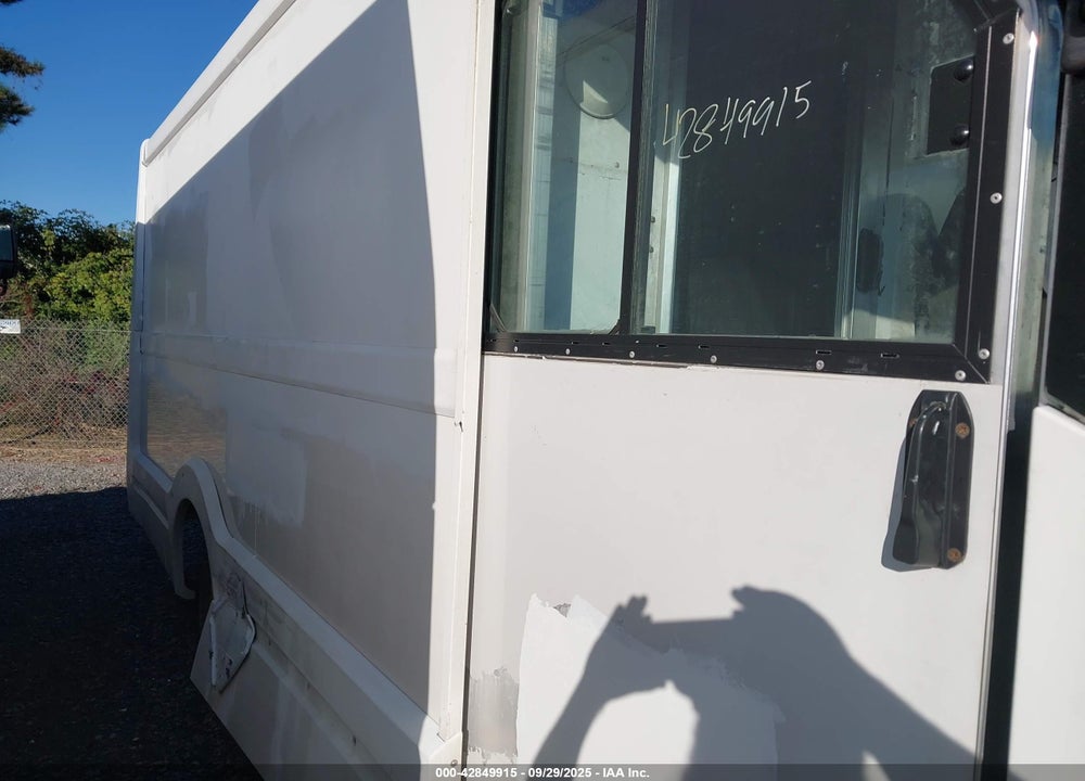 2017 ISUZU REACH VIN: JALB4T177H7W00428