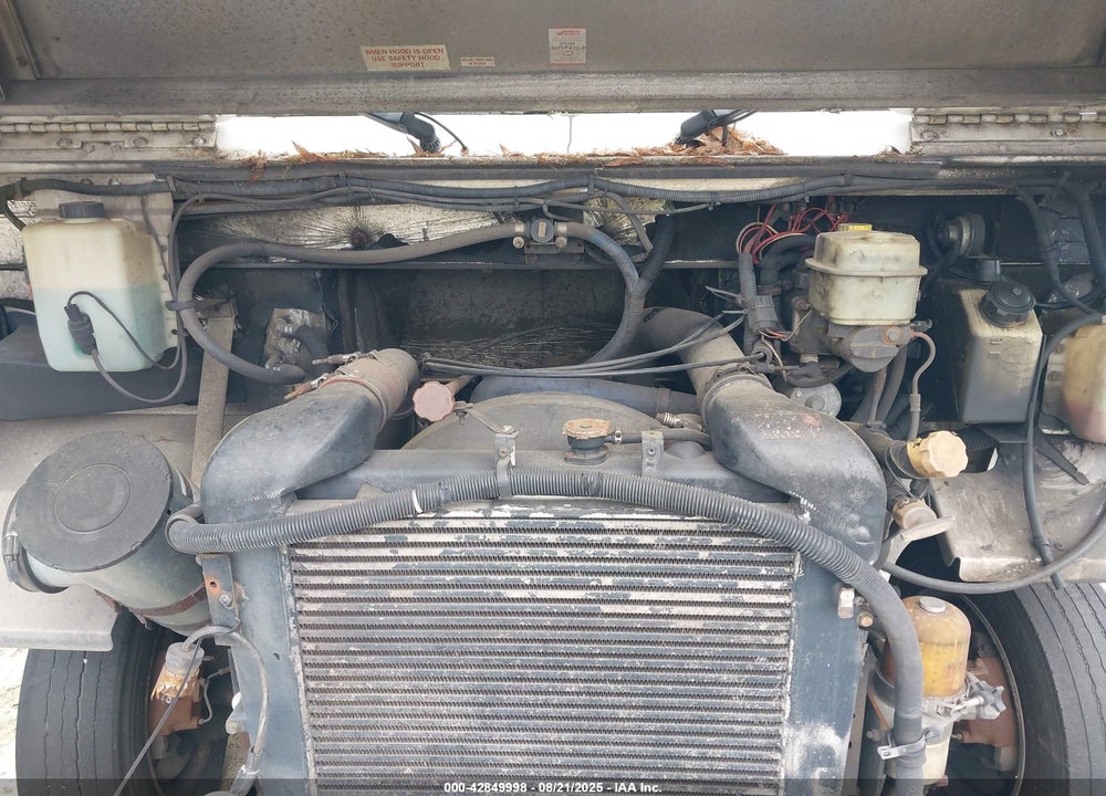 1999 FREIGHTLINER CHASSIS M LINE WALK-IN VAN VIN: 4UZA5FFCXXCB66835