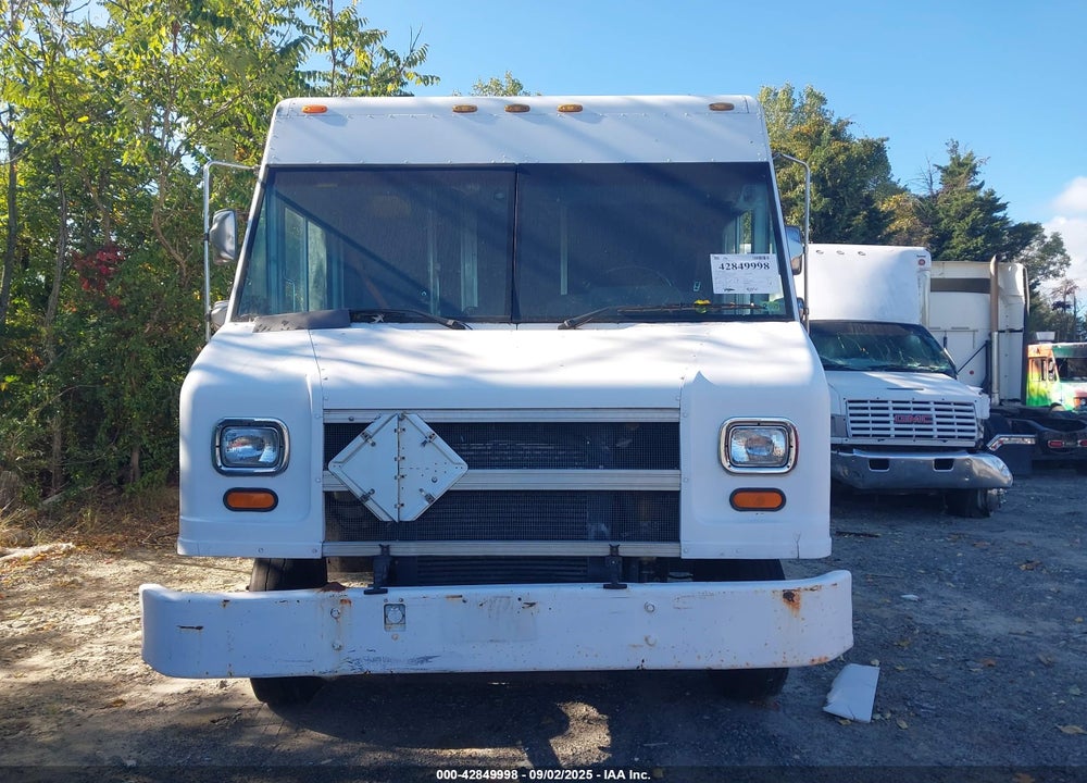 1999 FREIGHTLINER CHASSIS M LINE WALK-IN VAN VIN: 4UZA5FFCXXCB66835