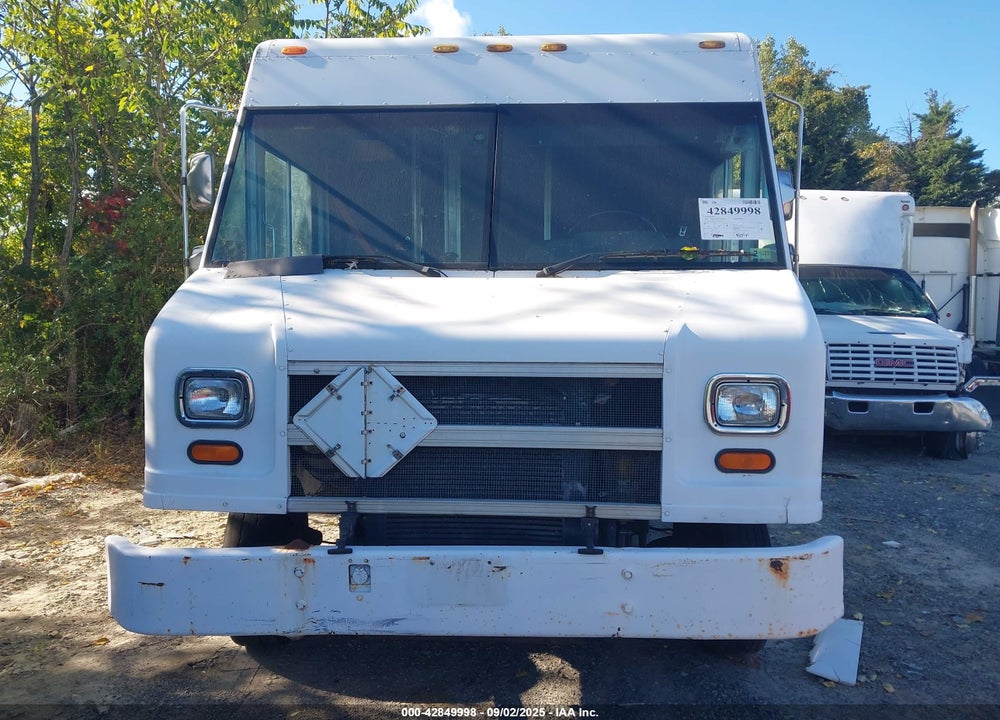 1999 FREIGHTLINER CHASSIS M LINE WALK-IN VAN VIN: 4UZA5FFCXXCB66835
