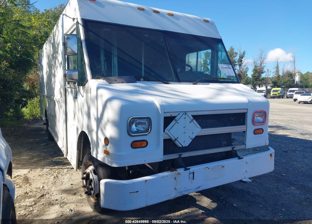 1999 FREIGHTLINER CHASSIS M LINE WALK-IN VAN VIN: 4UZA5FFCXXCB66835
