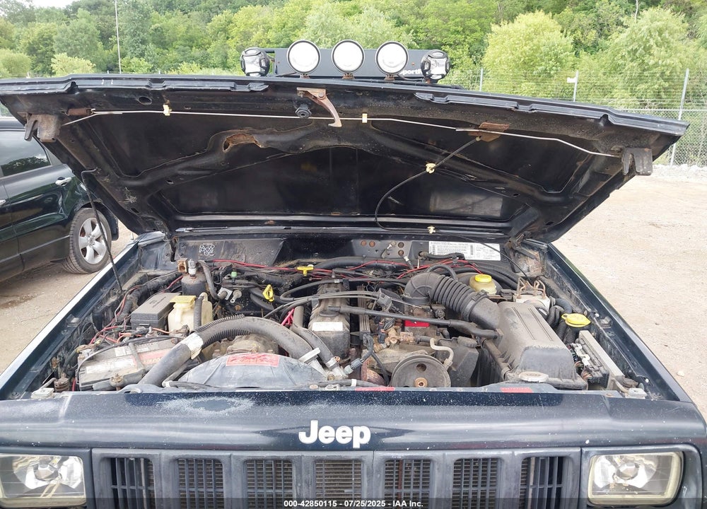 1998 JEEP CHEROKEE VIN: 1J4FJ68S8WL221881