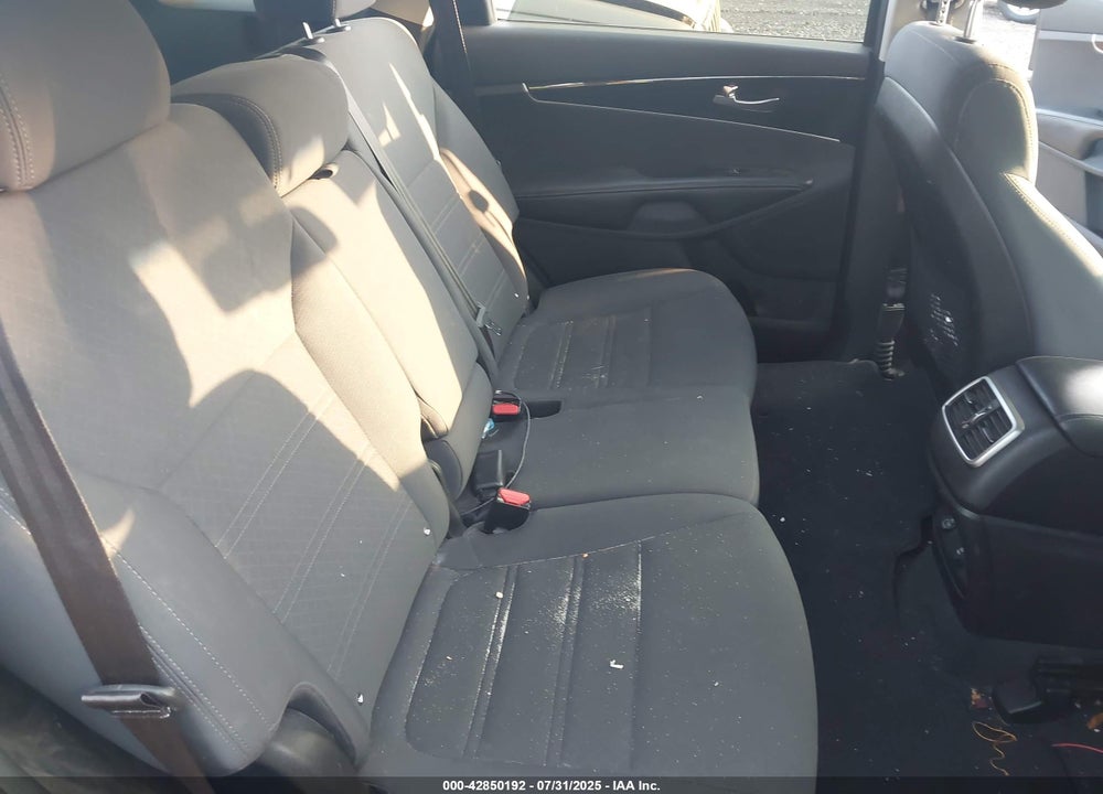 2016 KIA SORENTO VIN: 5XYPGDA30GG043557