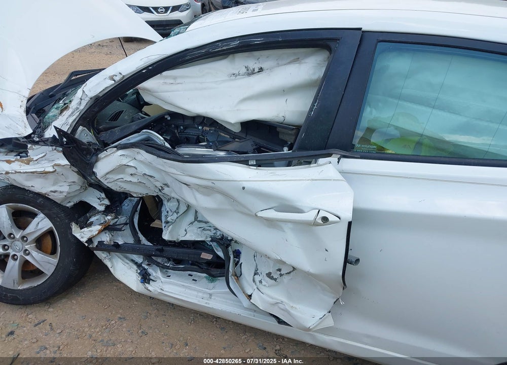 2013 HYUNDAI ELANTRA GLS VIN: 5NPDH4AE3DH321518