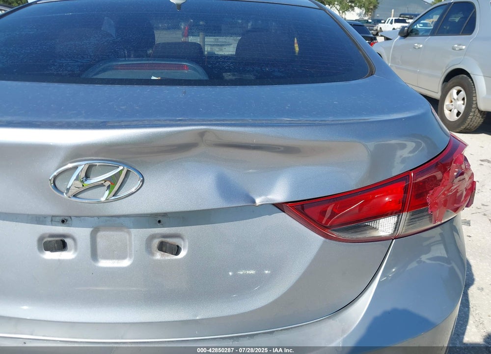 2016 HYUNDAI ELANTRA SE VIN: 5NPDH4AE9GH755110