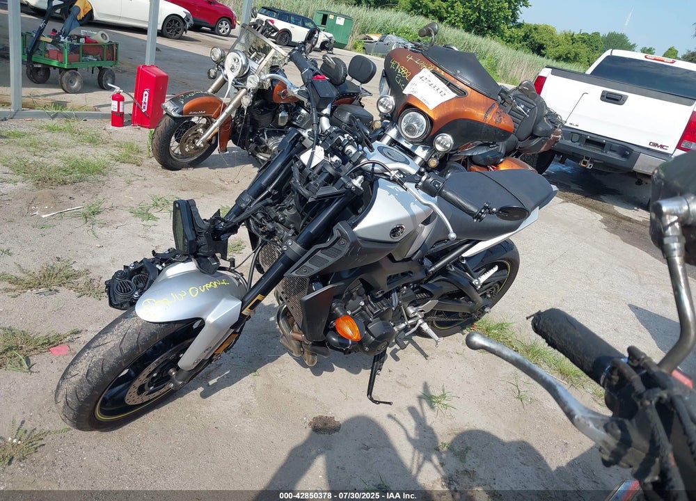 2017 YAMAHA FZ09 VIN: JYARN53E9HA002442