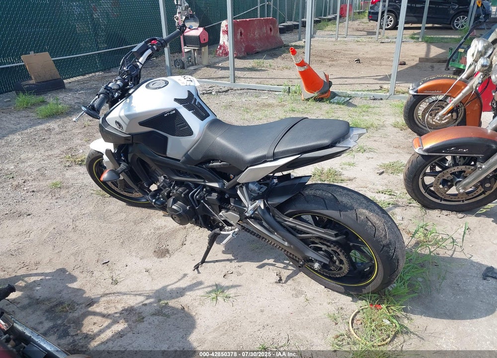 2017 YAMAHA FZ09 VIN: JYARN53E9HA002442