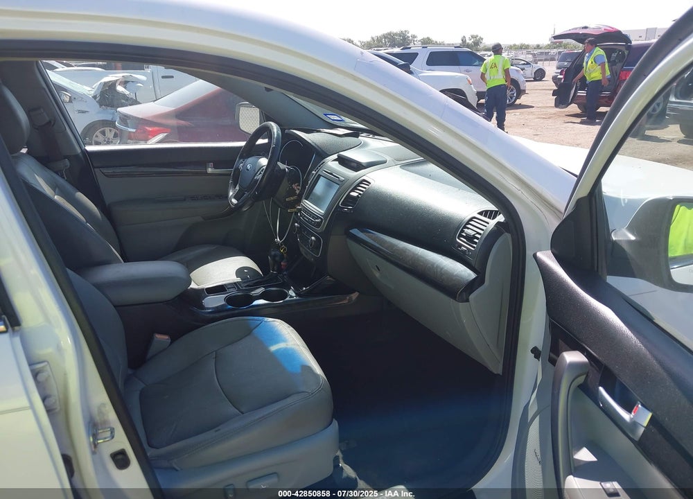 2014 KIA SORENTO SX VIN: 5XYKW4A70EG496090