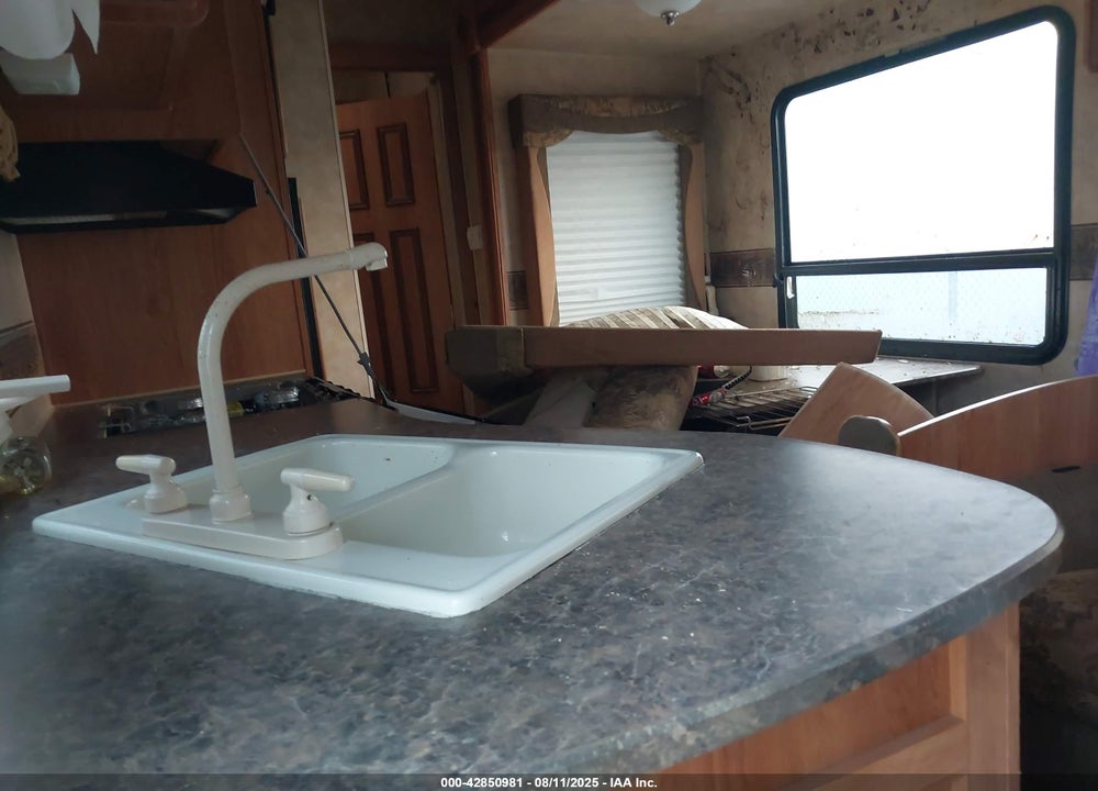 2010 JAYCO SUPER-LITE VIN: 1UJCJ0BS1A1PH0322