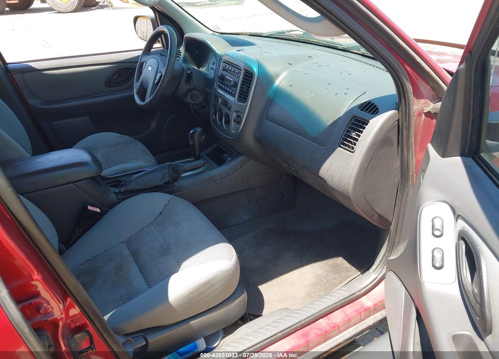 2005 FORD ESCAPE VIN: 1FMYU03125KA93980