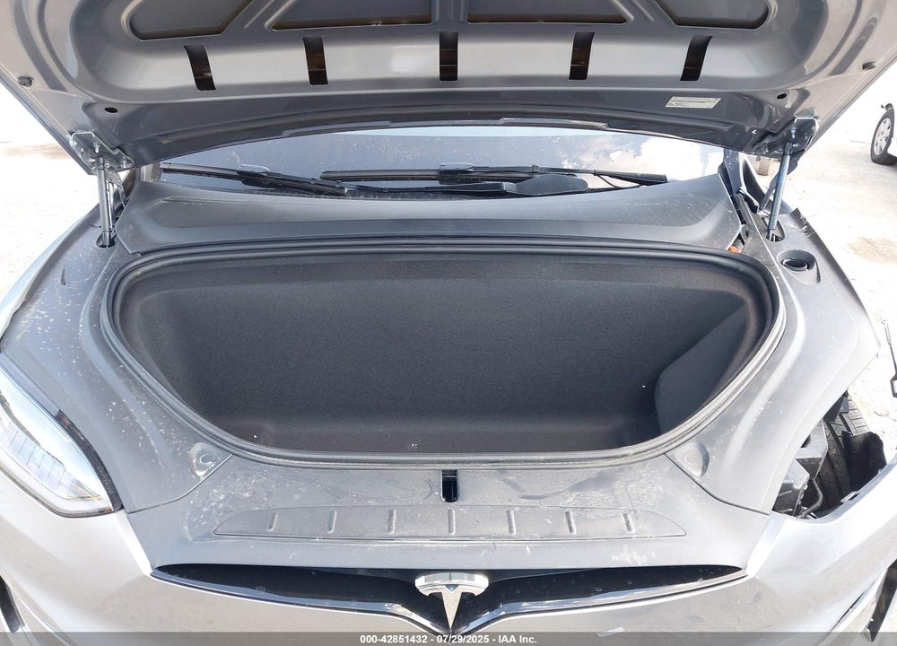 2025 TESLA MODEL X VIN: 7SAXCBE58SF462349