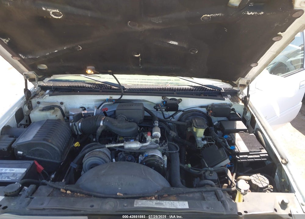 2000 CADILLAC ESCALADE STANDARD VIN: 1GYEK63R5YR222855