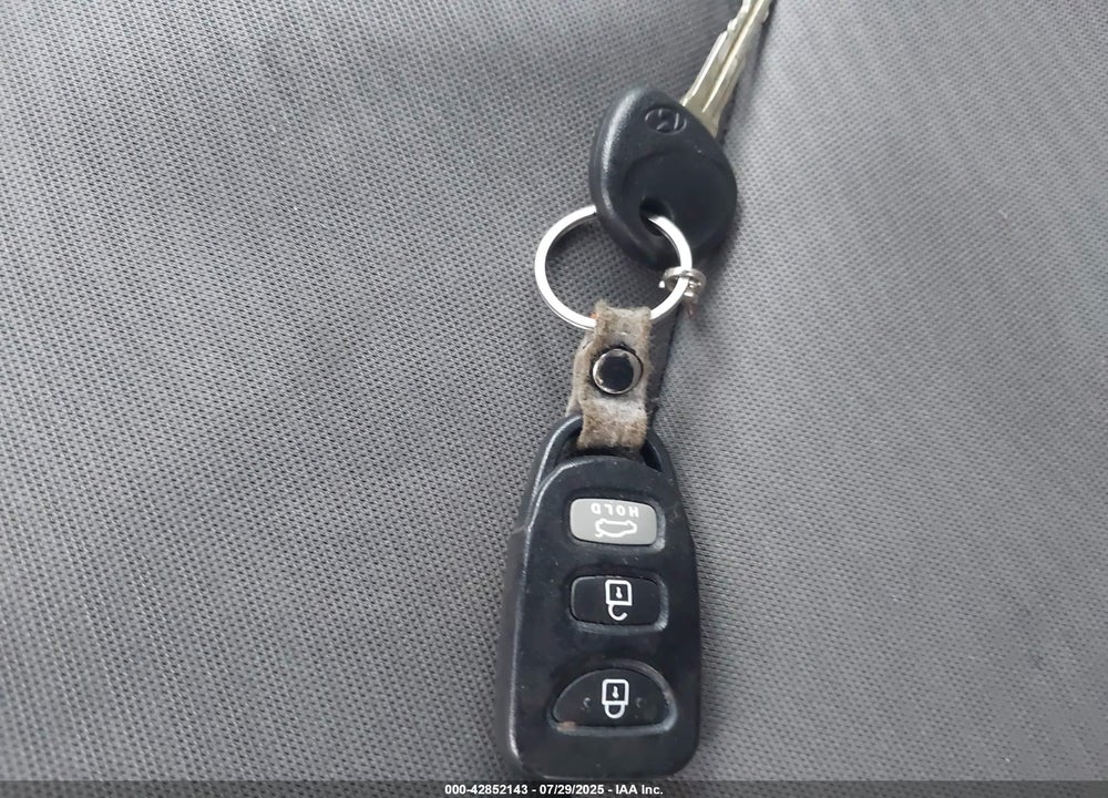 2012 HYUNDAI ELANTRA VIN: 5NPDH4AE1CH097132