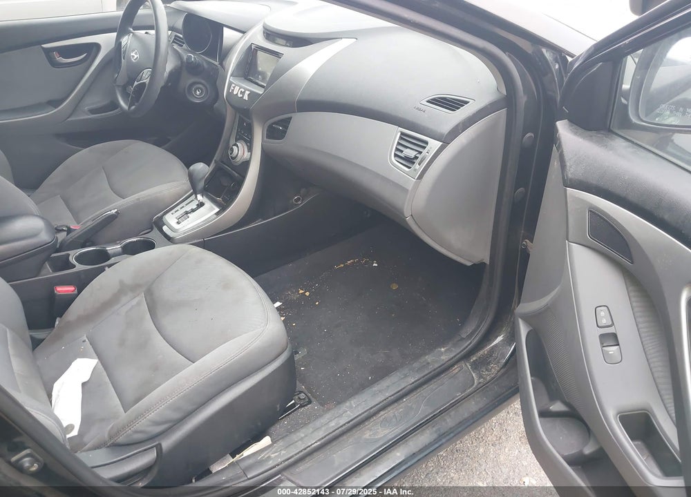 2012 HYUNDAI ELANTRA VIN: 5NPDH4AE1CH097132