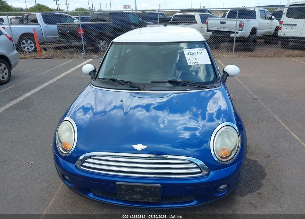 2007 MINI COOPER VIN: WMWMF33557TT56832