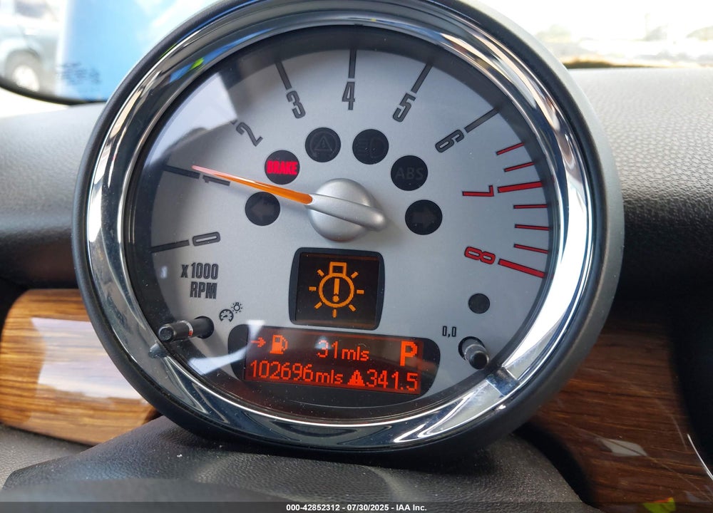 2007 MINI COOPER VIN: WMWMF33557TT56832