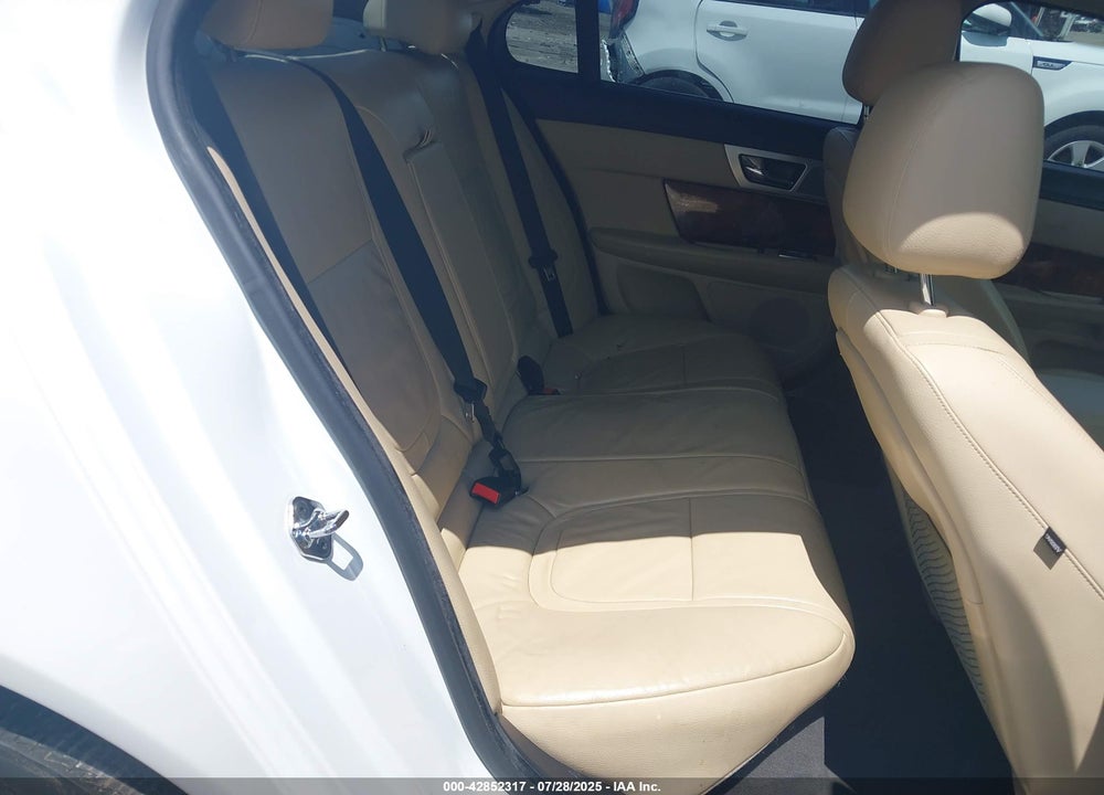 2015 JAGUAR XF VIN: SAJWA0FS6FPU65450