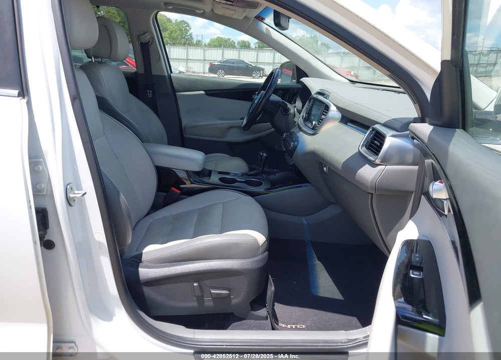 2016 KIA SORENTO VIN: 5XYPK4A55GG113053