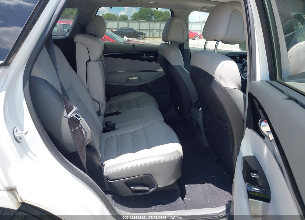 2016 KIA SORENTO VIN: 5XYPK4A55GG113053
